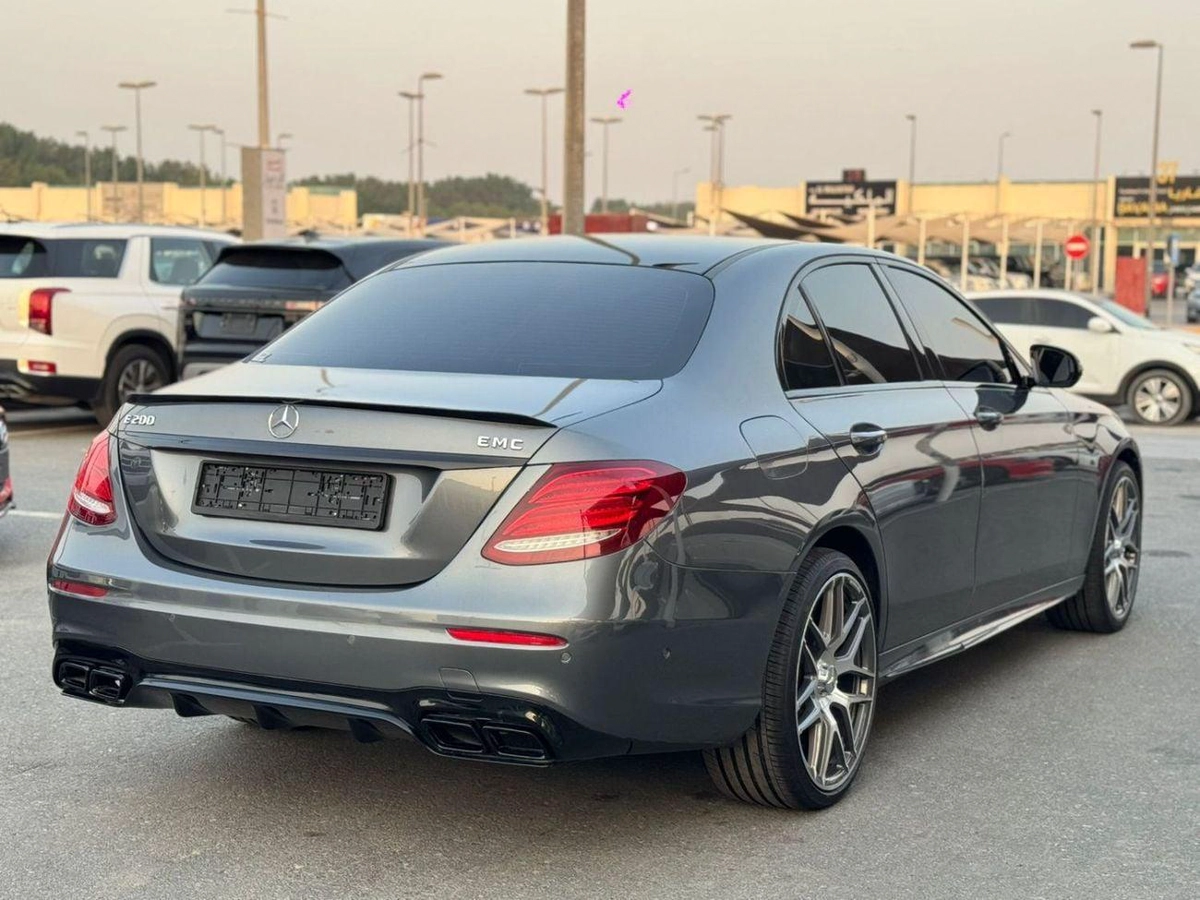 Mercedes Benz E200 STD-3-0