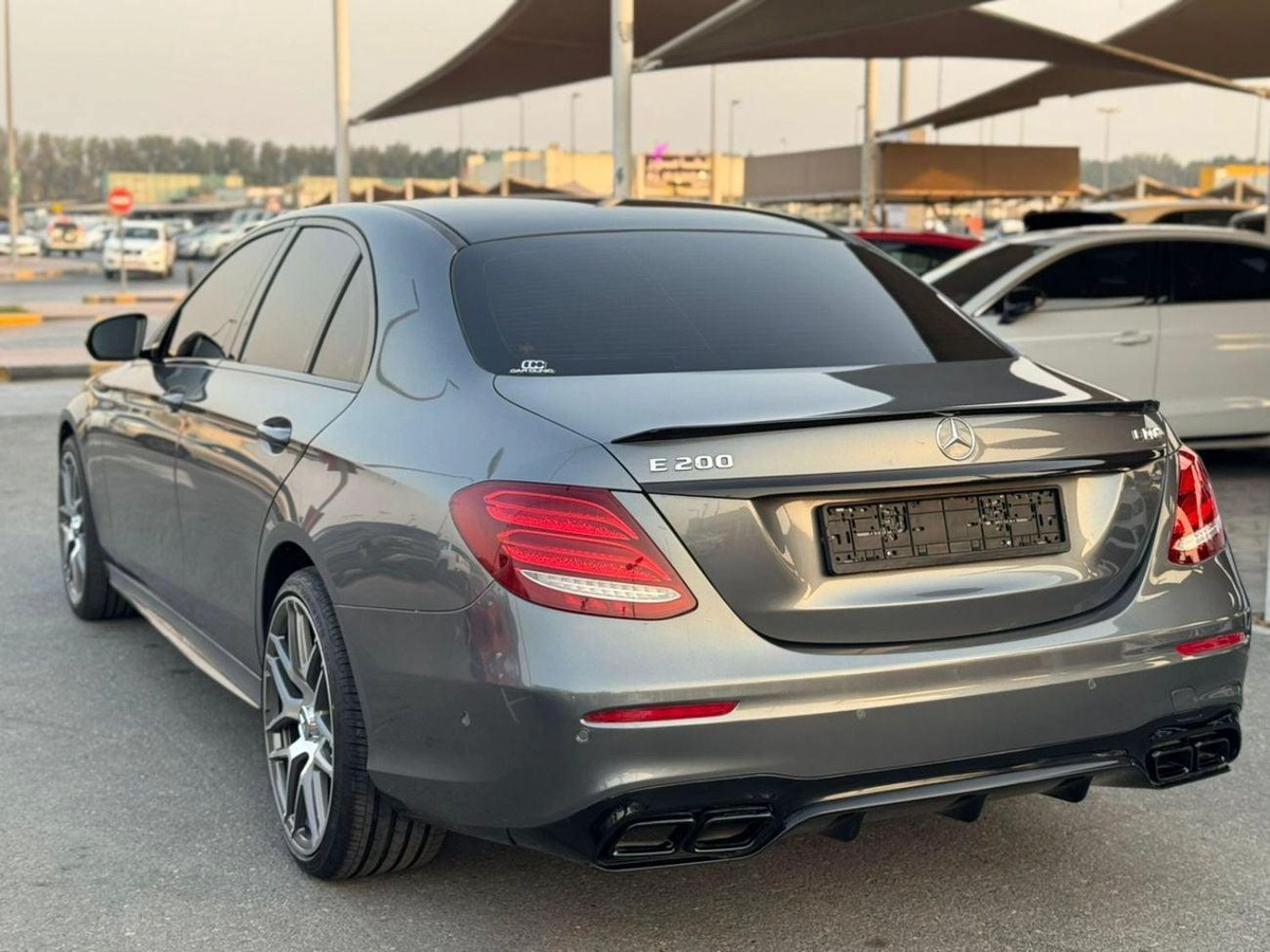 Mercedes Benz E200 STD-4-0