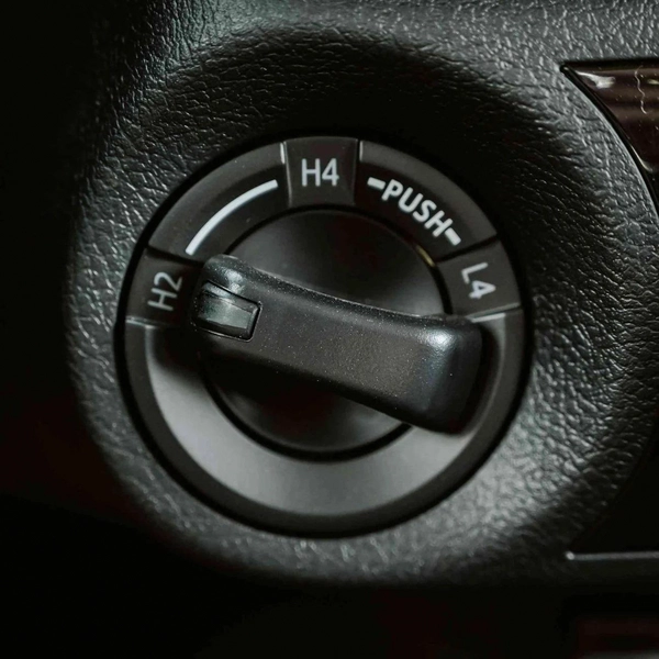 Toyota Hilux GLX AT 2.7L