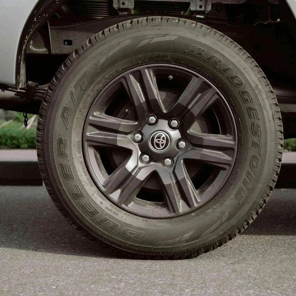 Toyota Hilux GLX AT 2.7L