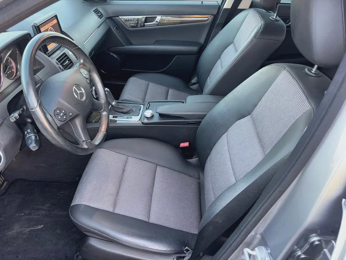 SUPER CLEAN C300 ONLY 49000 KM FRESH JAPAN IMPORTED-8-8