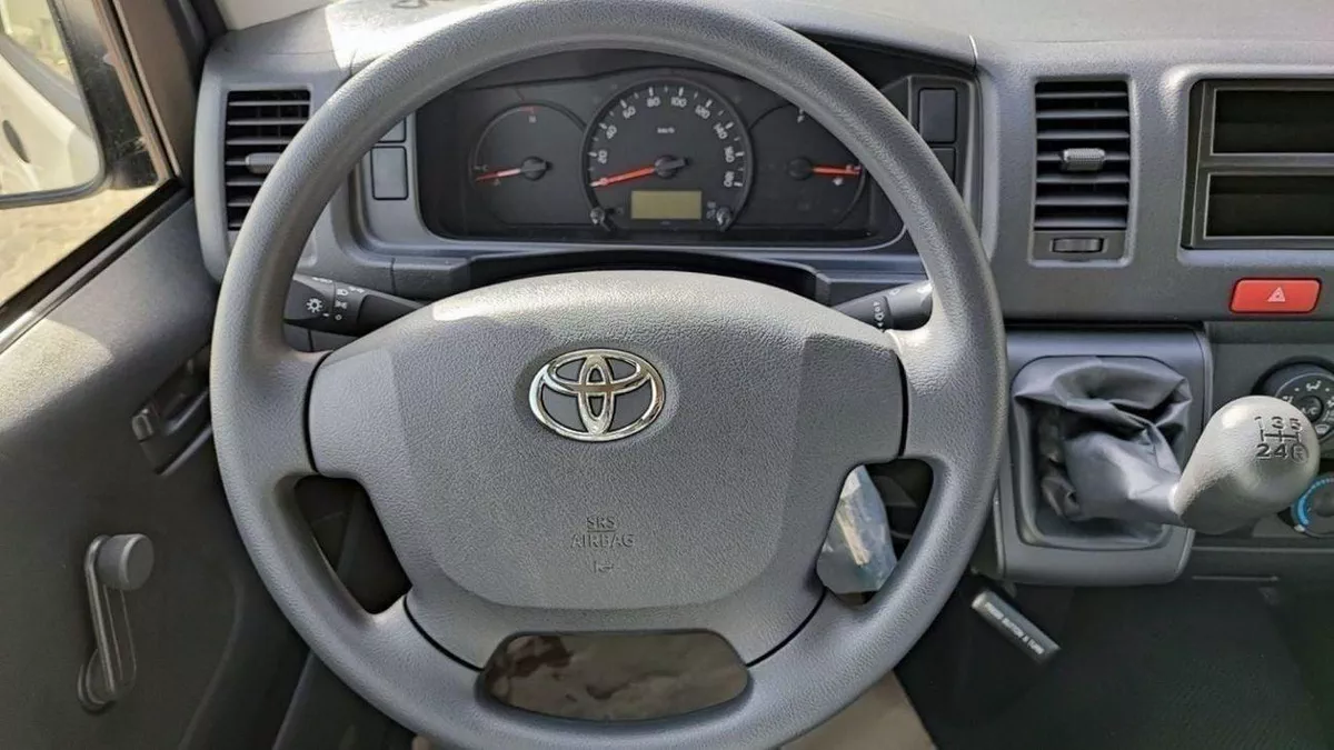 Toyota Hiace DLS - STD ROOF TOYOTA HIACE 2.5L TURBO DIESEL 15 SEATER H.ROOF MT 2025-12-0
