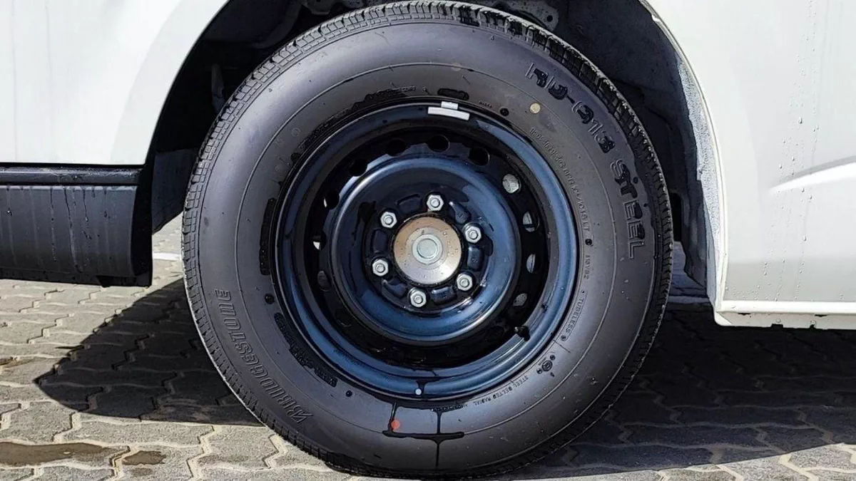 Toyota Hiace DLS - STD ROOF TOYOTA HIACE 2.5L TURBO DIESEL 15 SEATER H.ROOF MT 2025-17-0