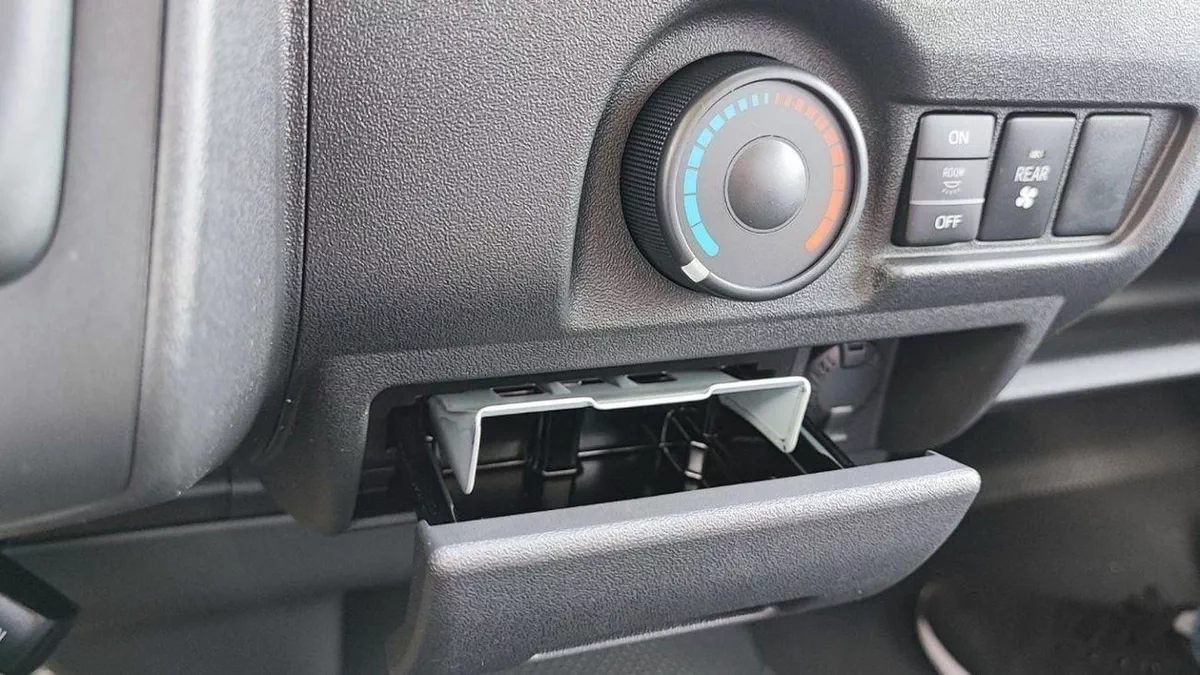 Toyota Hiace DLS - STD ROOF TOYOTA HIACE 2.5L TURBO DIESEL 15 SEATER H.ROOF MT 2025-19-0