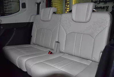 Jetour G700 Flagship / Ivory ( 2026 Model ) in Orange Color Color GCC Specs-10