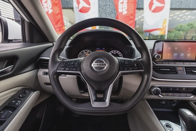 Nissan Altima 2020-20