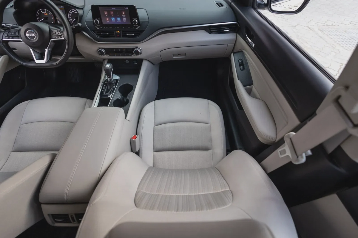 Nissan Altima 2020-2-2