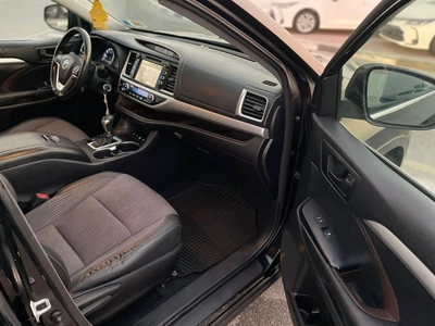 Toyota Highlander LE (NON GCC) 2017 Toyota Highlander LE+ MidOption - 3.5L V6 - 4x4 AWD - Full 7 Seater - Trunk Auto-11