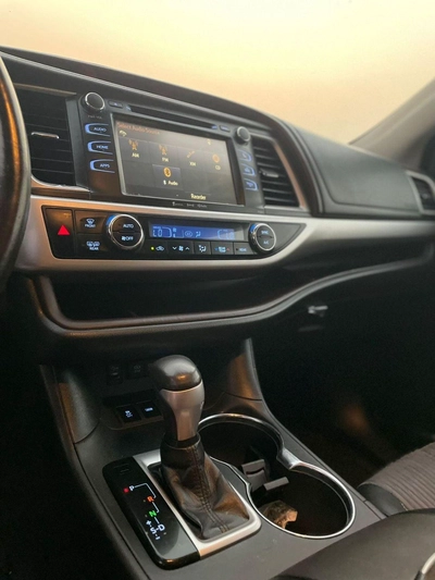 Toyota Highlander LE (NON GCC) 2017 Toyota Highlander LE+ MidOption - 3.5L V6 - 4x4 AWD - Full 7 Seater - Trunk Auto-17
