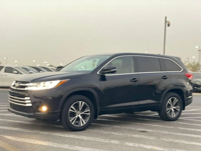 Toyota Highlander LE (NON GCC) 2017 Toyota Highlander LE+ MidOption - 3.5L V6 - 4x4 AWD - Full 7 Seater - Trunk Auto-2