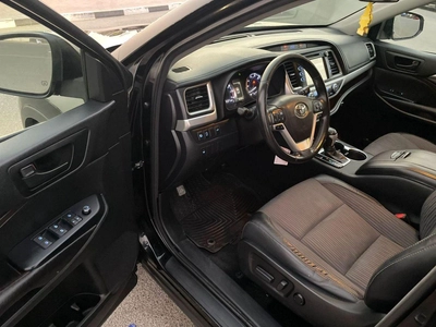 Toyota Highlander LE (NON GCC) 2017 Toyota Highlander LE+ MidOption - 3.5L V6 - 4x4 AWD - Full 7 Seater - Trunk Auto-8