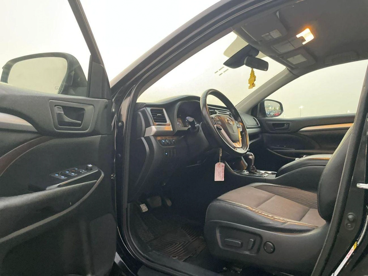 Toyota Highlander LE (NON GCC) 2017 Toyota Highlander LE+ MidOption - 3.5L V6 - 4x4 AWD - Full 7 Seater - Trunk Auto-9-0