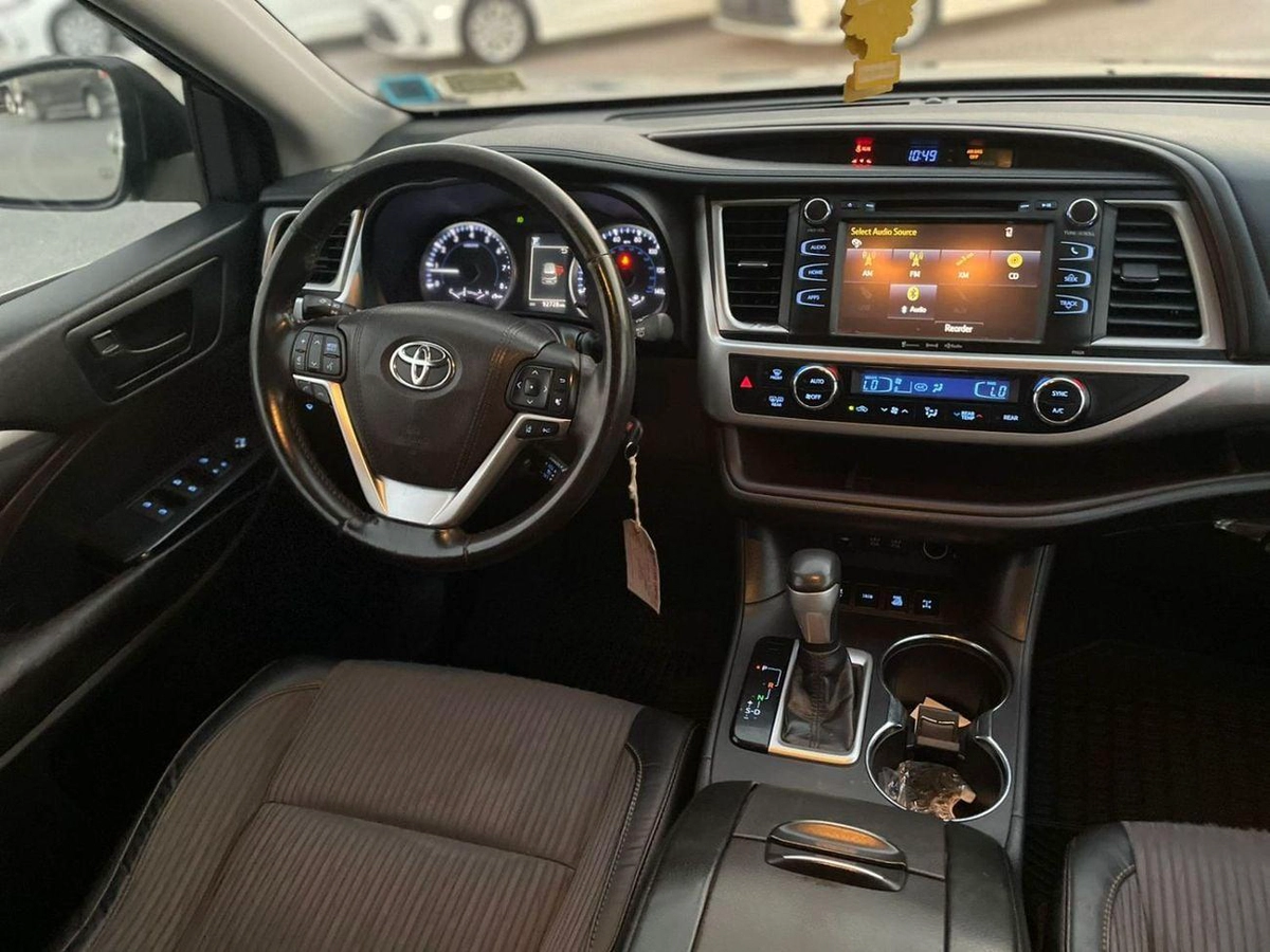 Toyota Highlander LE (NON GCC) 2017 Toyota Highlander LE+ MidOption - 3.5L V6 - 4x4 AWD - Full 7 Seater - Trunk Auto-10-0
