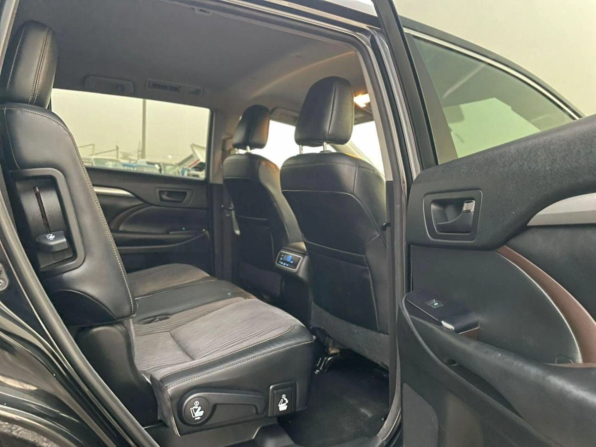 Toyota Highlander LE (NON GCC) 2017 Toyota Highlander LE+ MidOption - 3.5L V6 - 4x4 AWD - Full 7 Seater - Trunk Auto-14-0