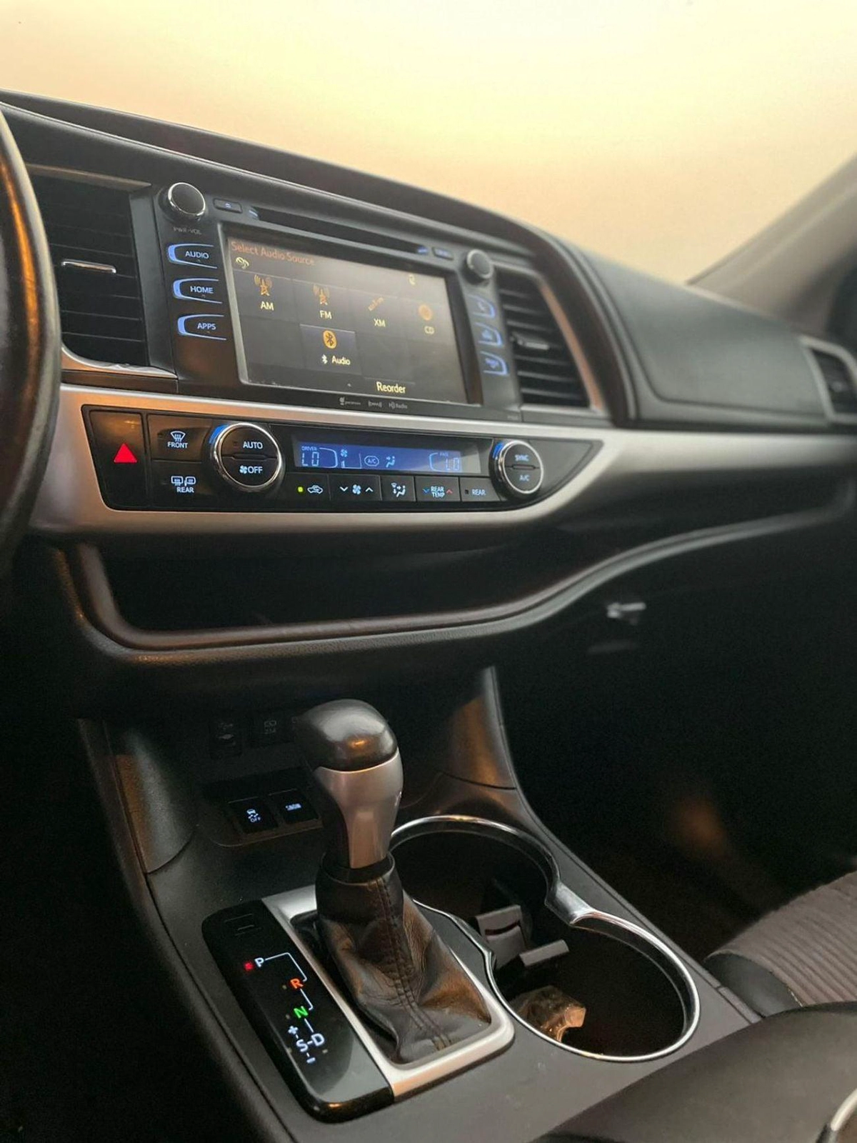 Toyota Highlander LE (NON GCC) 2017 Toyota Highlander LE+ MidOption - 3.5L V6 - 4x4 AWD - Full 7 Seater - Trunk Auto-17-0
