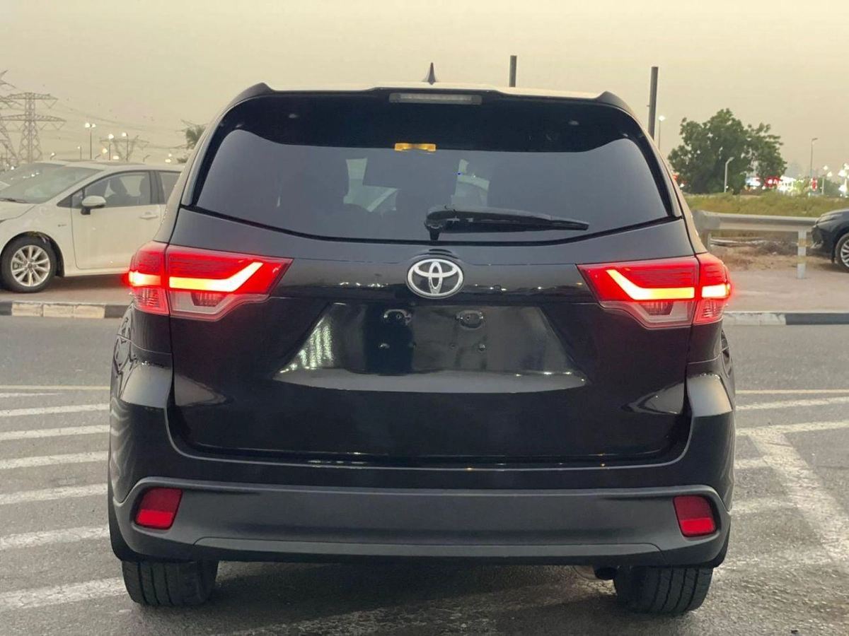 Toyota Highlander LE (NON GCC) 2017 Toyota Highlander LE+ MidOption - 3.5L V6 - 4x4 AWD - Full 7 Seater - Trunk Auto-4-0