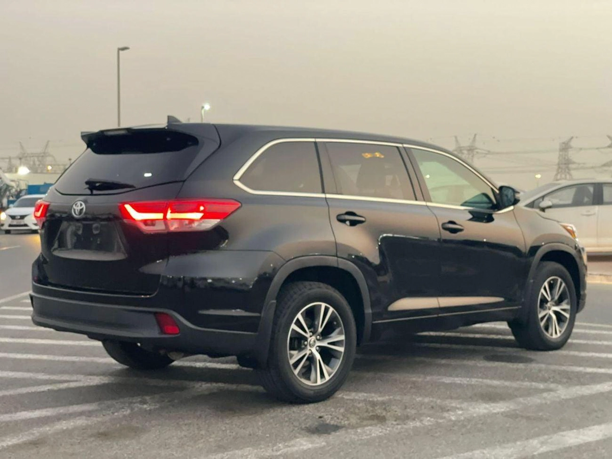 Toyota Highlander LE (NON GCC) 2017 Toyota Highlander LE+ MidOption - 3.5L V6 - 4x4 AWD - Full 7 Seater - Trunk Auto-6-0