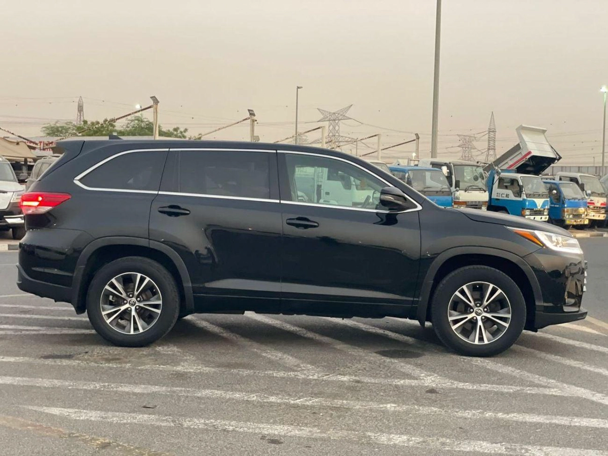 Toyota Highlander LE (NON GCC) 2017 Toyota Highlander LE+ MidOption - 3.5L V6 - 4x4 AWD - Full 7 Seater - Trunk Auto-7-0