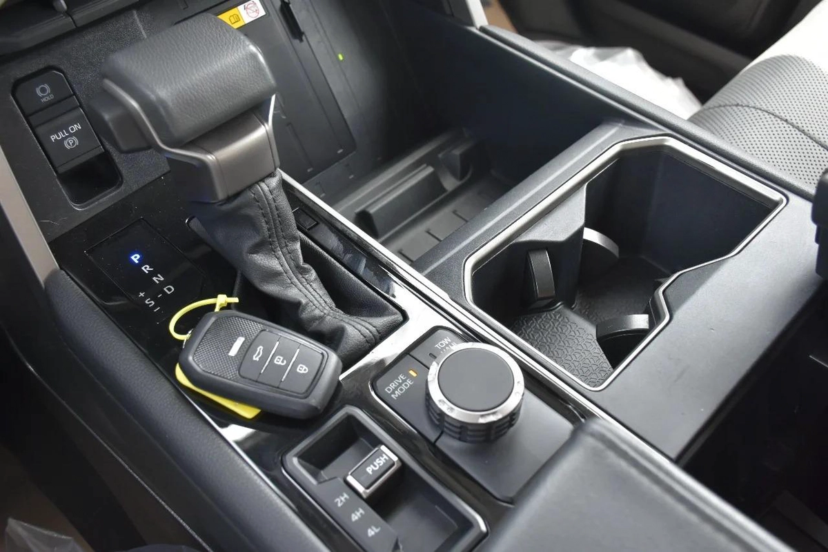 TUNDRA LIMITED HYBRID 4WD 2023 | GREY-1-1
