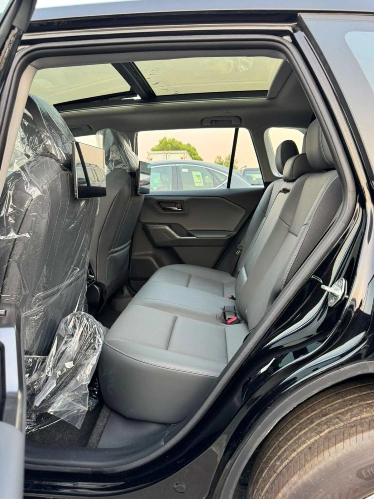 Toyota RAV4 LUXURY HEV LUXURY || 2.0L PETROL V4 | RADAR | PANORAMIC ROOF | REAR ENTERTAINMENT SCREEN | FULL OPTION (CODE #-11-0