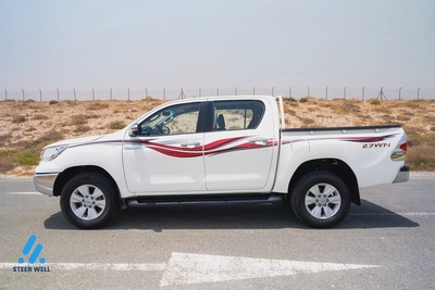 2020 Toyota Hilux SR5 2.7L Petrol Manual 4WD | Double Cab Pickup | GCC Specs-4