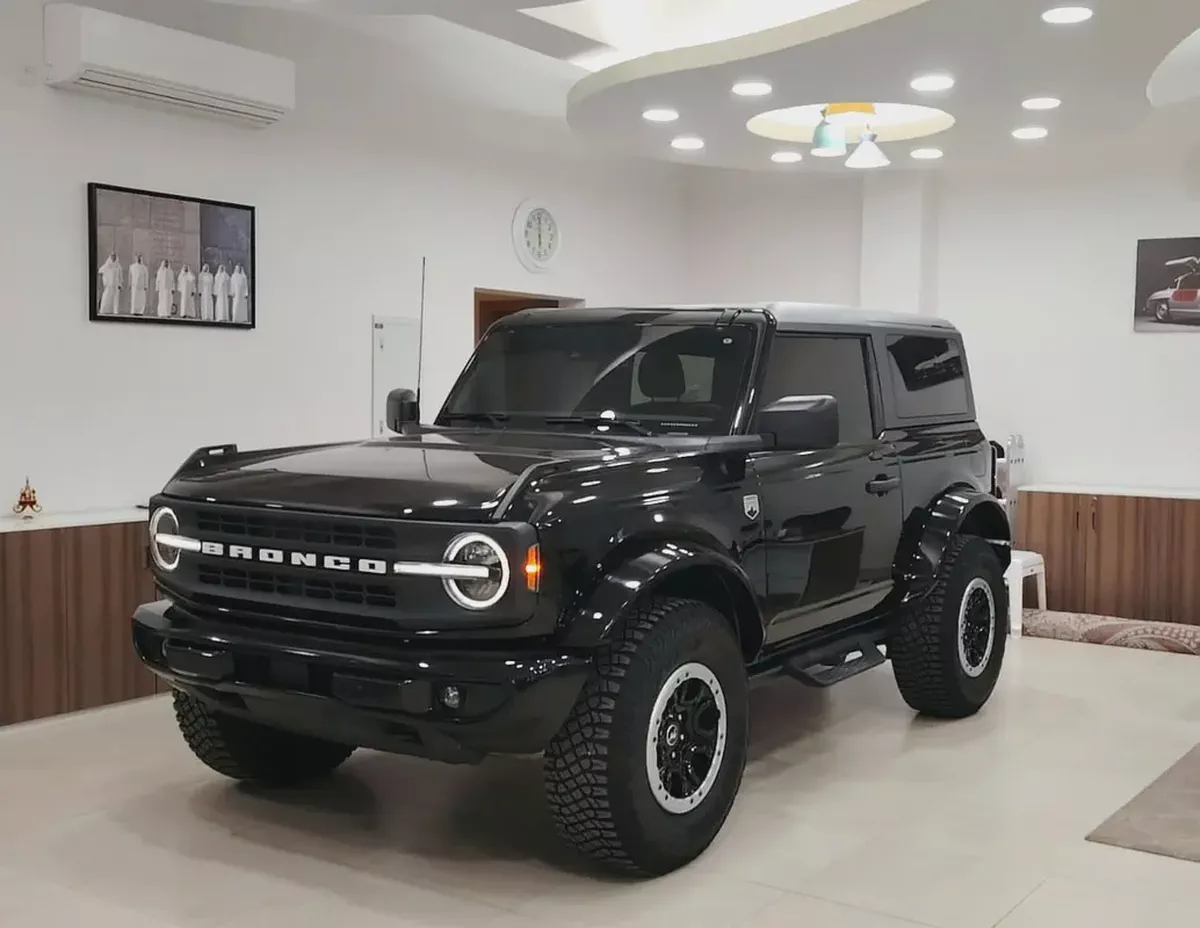 2023 Ford Bronco Base - American Specs - Like New!
