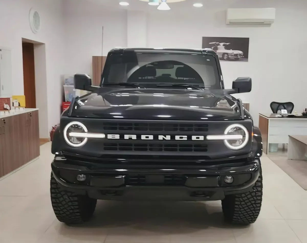 2023 Ford Bronco Base - American Specs - Like New!-1-1