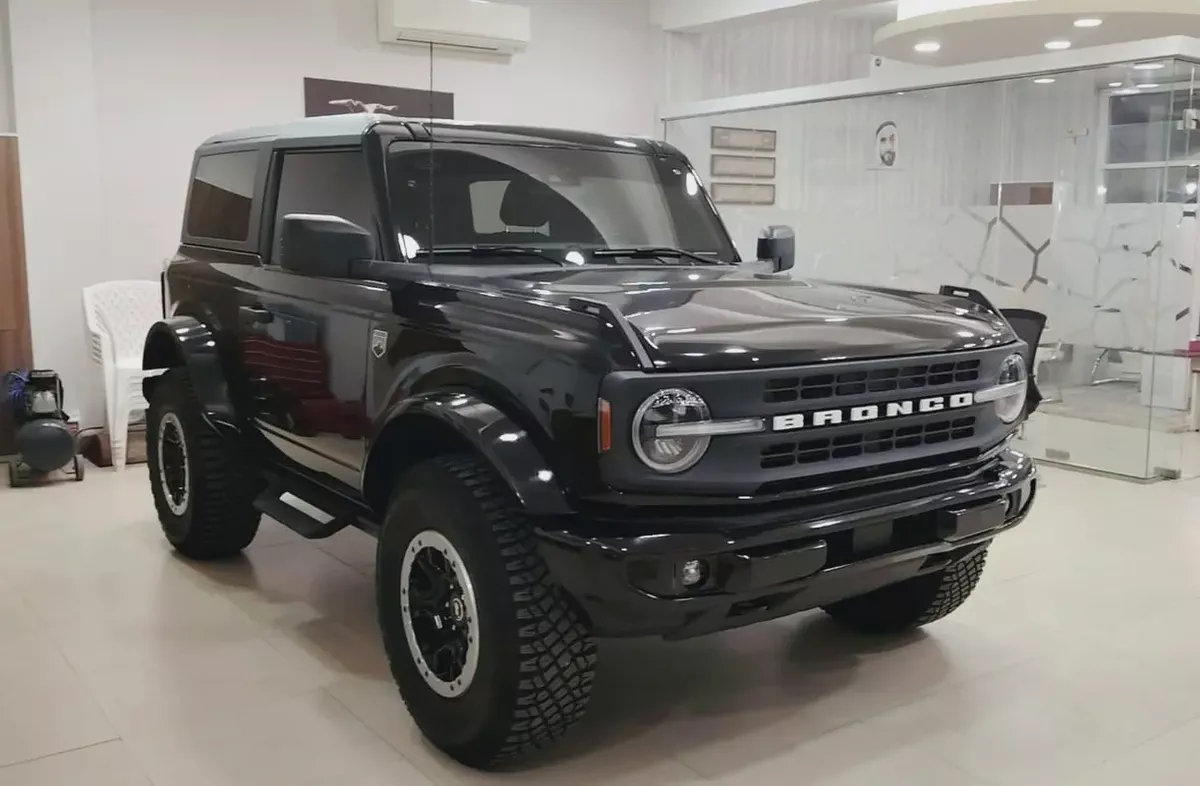2023 Ford Bronco Base - American Specs - Like New!-2-2