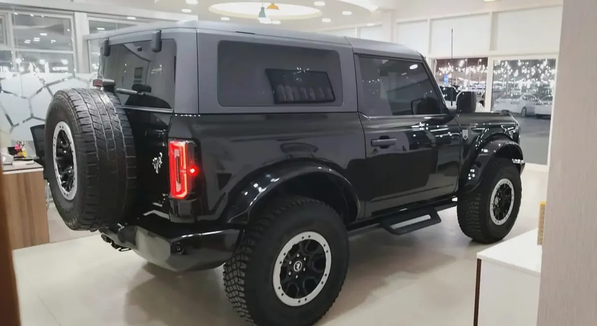 2023 Ford Bronco Base - American Specs - Like New!-3-3