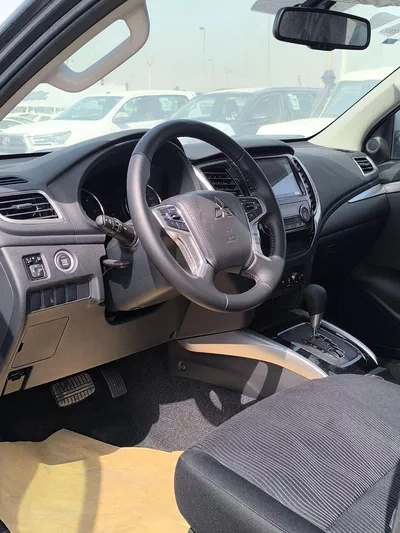 Mitsubishi Montero Sport GLS HIGHLINE MONTERO SPORT 2.5L 4WD DIESEL-8