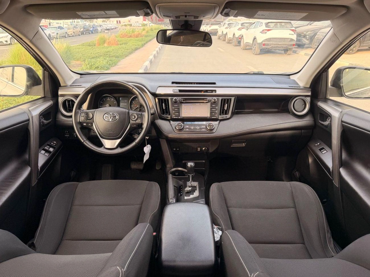 Toyota RAV4 XLE 2.5L / Sunroof, 4WD Full option-4-4