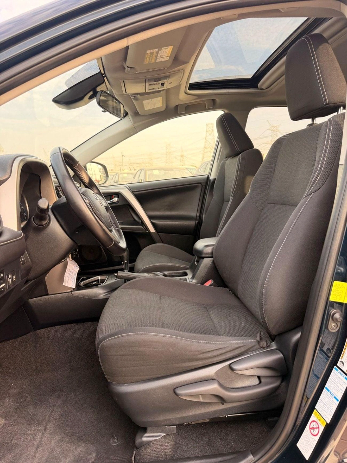 Toyota RAV4 XLE 2.5L / Sunroof, 4WD Full option-6-6