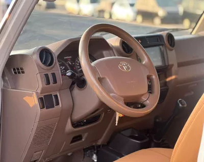 Toyota Land Cruiser Pick Up  2018 Toyota Land Cruiser Pick up - Single Cabin - 4.0L V6 - AWD 4x4 - Patrol Manual - Fully Maintain-12