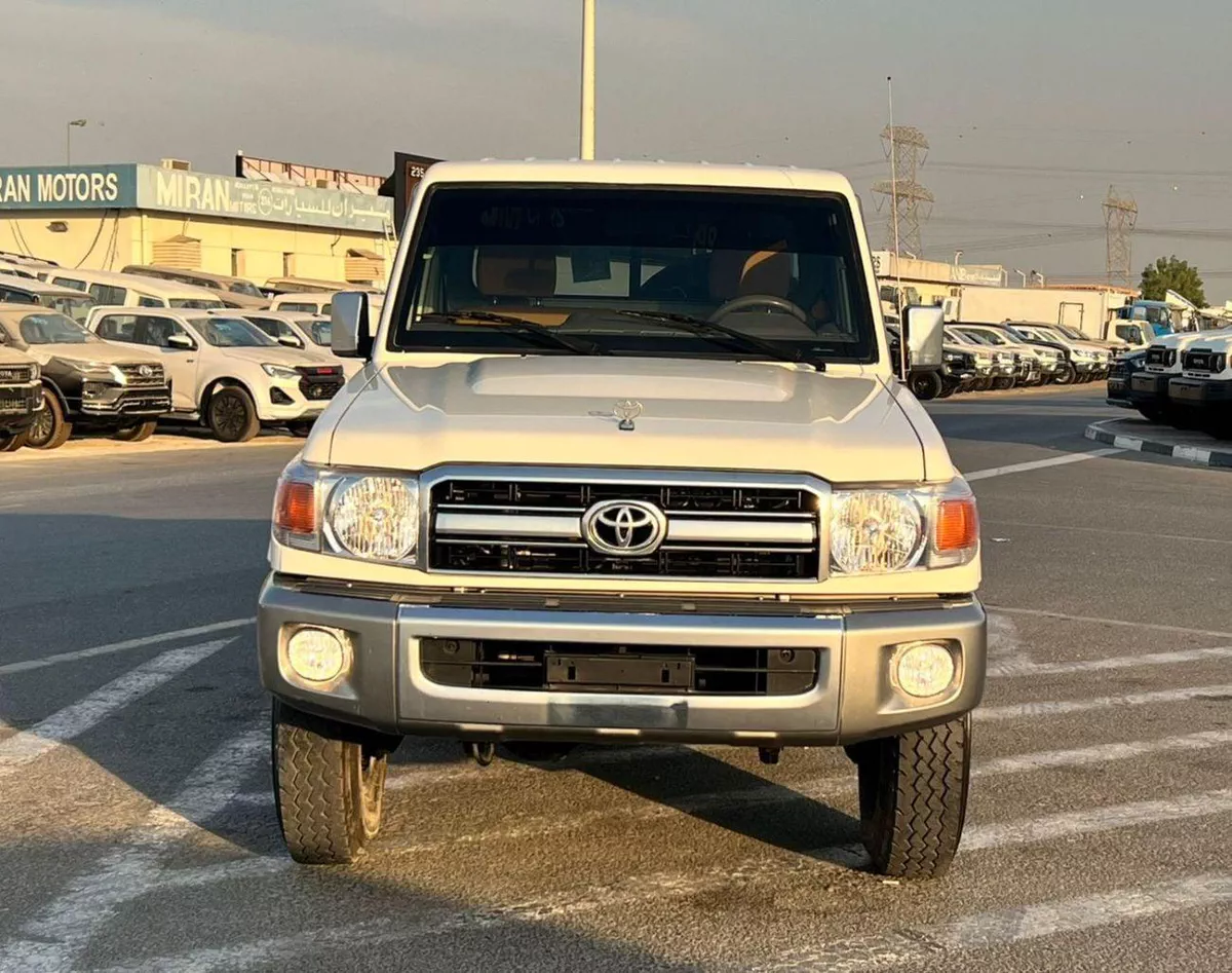 Toyota Land Cruiser Pick Up  2018 Toyota Land Cruiser Pick up - Single Cabin - 4.0L V6 - AWD 4x4 - Patrol Manual - Fully Maintain-1-0