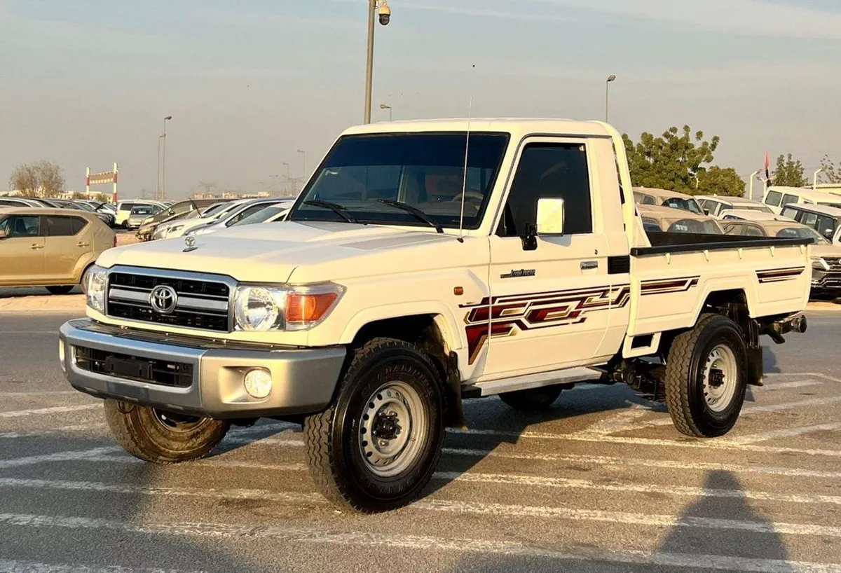 Toyota Land Cruiser Pick Up  2018 Toyota Land Cruiser Pick up - Single Cabin - 4.0L V6 - AWD 4x4 - Patrol Manual - Fully Maintain-2-0