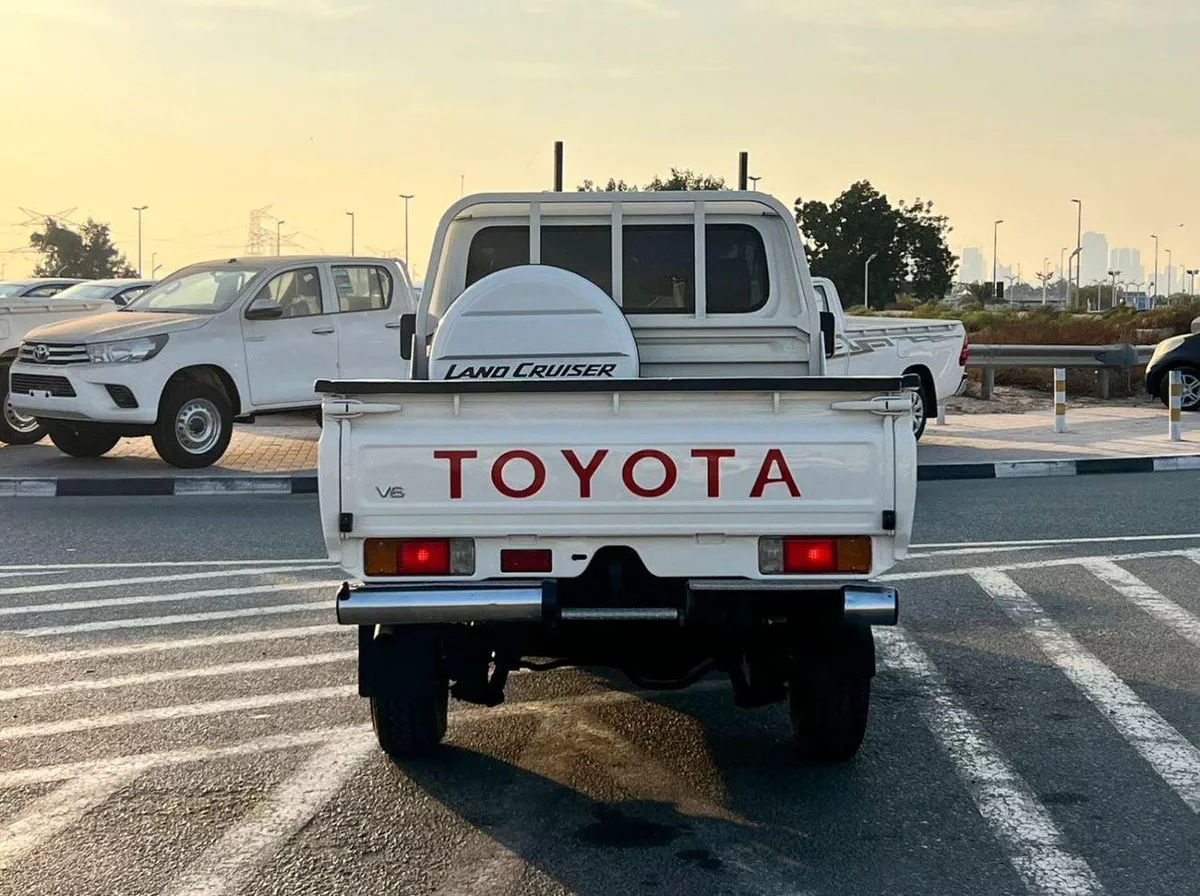Toyota Land Cruiser Pick Up  2018 Toyota Land Cruiser Pick up - Single Cabin - 4.0L V6 - AWD 4x4 - Patrol Manual - Fully Maintain-5-0