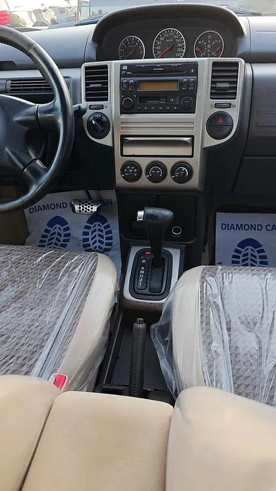 Nissan X-Trail GCC Spec 2010, 211,345 KMS, well-maintained, reliable engine, smooth drive. Spacious-2