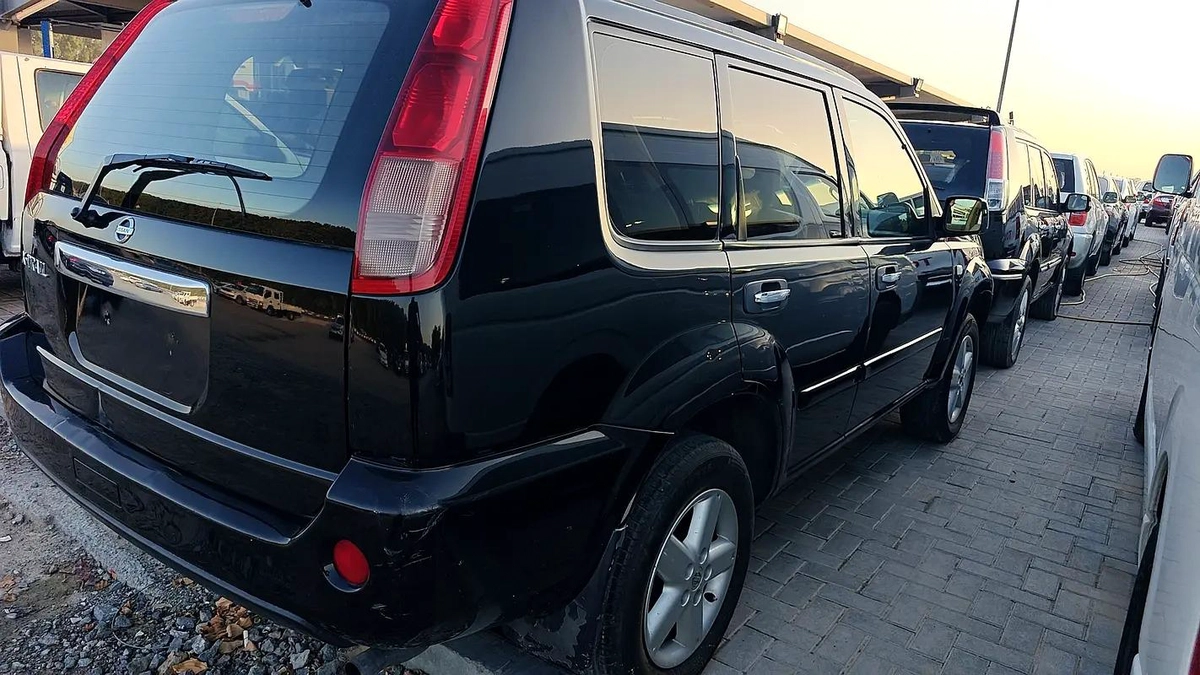Nissan X-Trail GCC Spec 2010, 211,345 KMS, well-maintained, reliable engine, smooth drive. Spacious-10-10