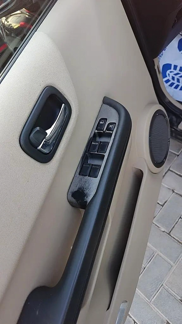 Nissan X-Trail GCC Spec 2010, 211,345 KMS, well-maintained, reliable engine, smooth drive. Spacious