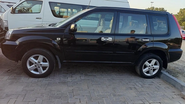 Nissan X-Trail GCC Spec 2010, 211,345 KMS, well-maintained, reliable engine, smooth drive. Spacious