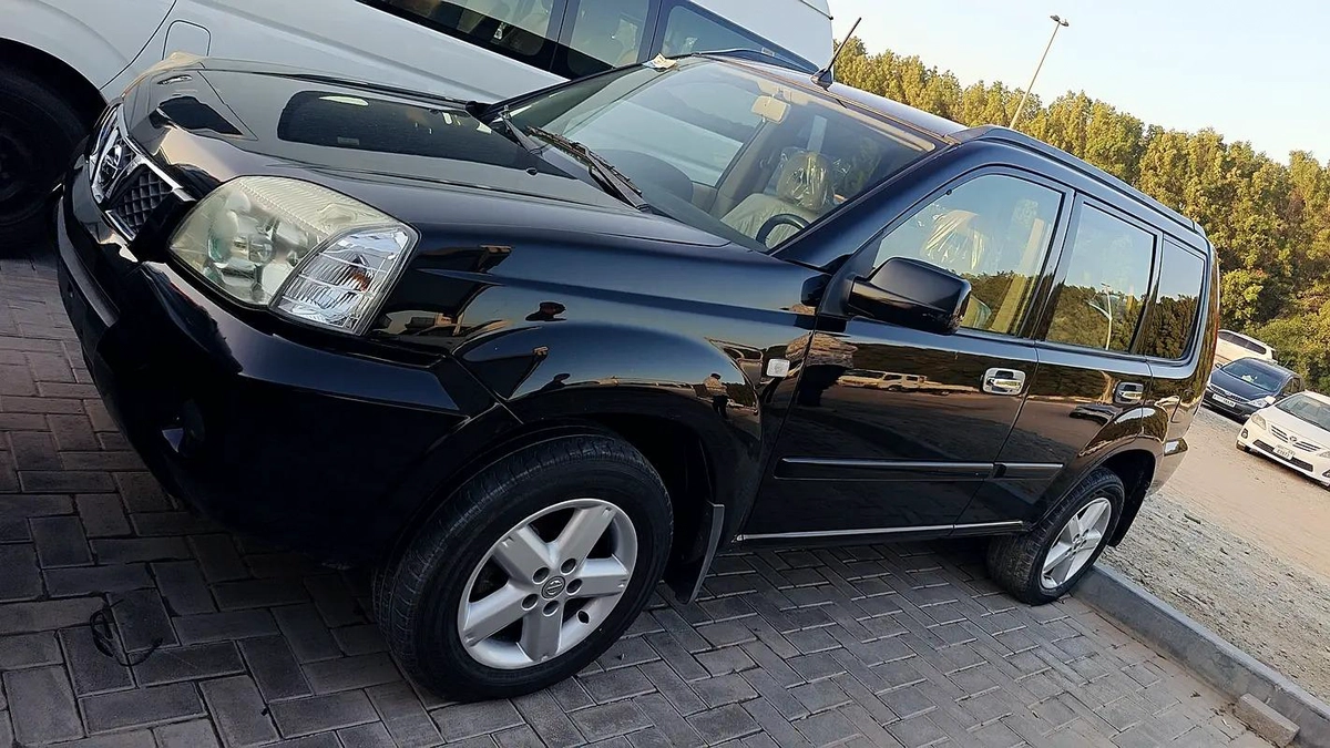 Nissan X-Trail GCC Spec 2010, 211,345 KMS, well-maintained, reliable engine, smooth drive. Spacious-11-11