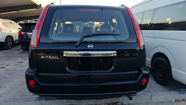 Nissan X-Trail GCC Spec 2010, 211,345 KMS, well-maintained, reliable engine, smooth drive. Spacious