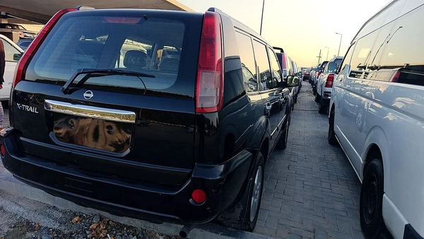 Nissan X-Trail GCC Spec 2010, 211,345 KMS, well-maintained, reliable engine, smooth drive. Spacious