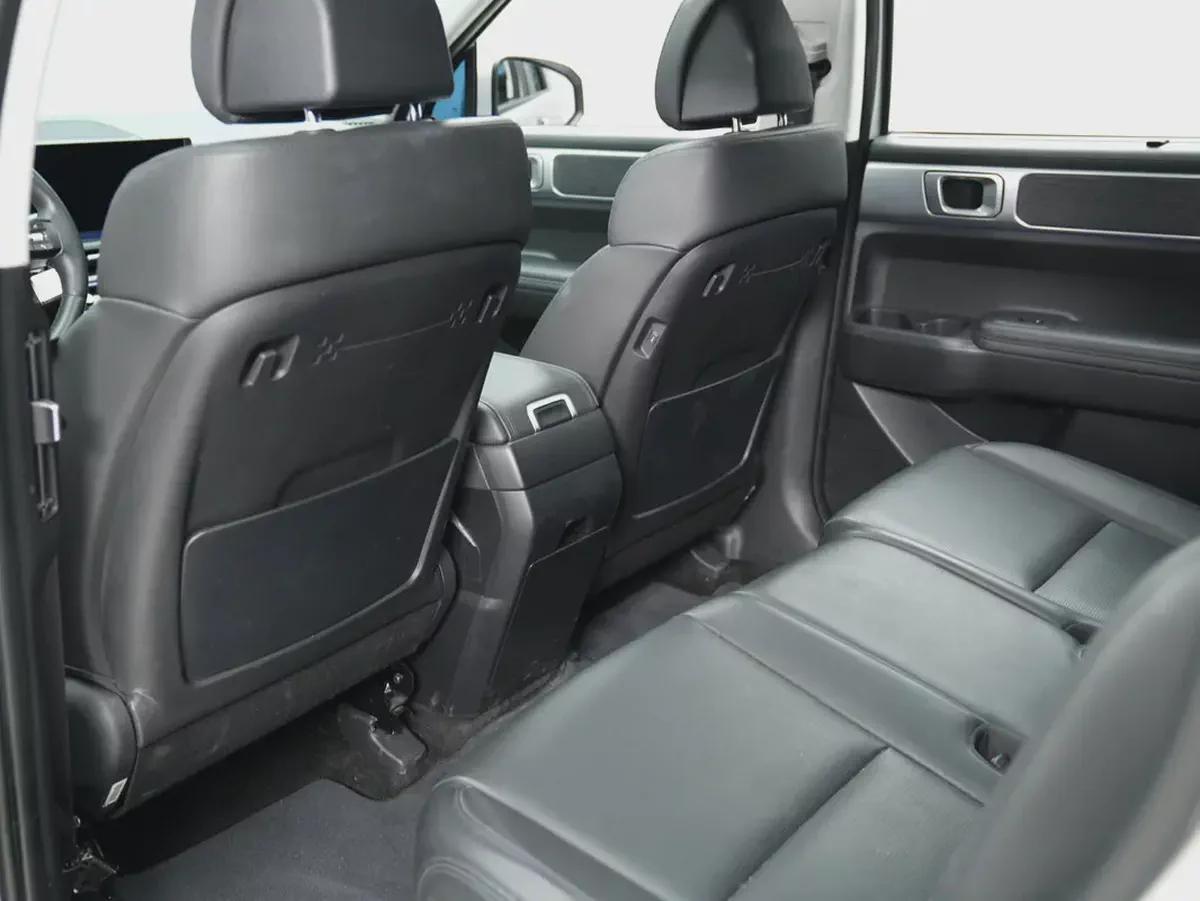 2025 Hyundai Santa Fe | GCC Specs | LOW mileage-14-14