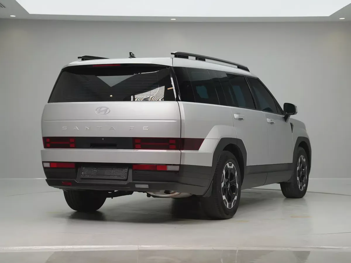 2025 Hyundai Santa Fe | GCC Specs | LOW mileage-6-6