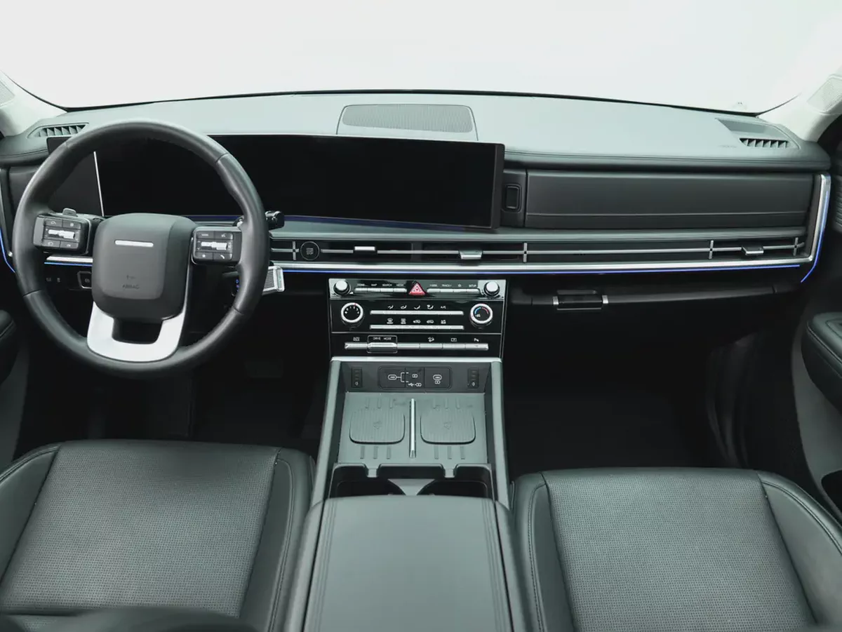 2025 Hyundai Santa Fe | GCC Specs | LOW mileage-7-7