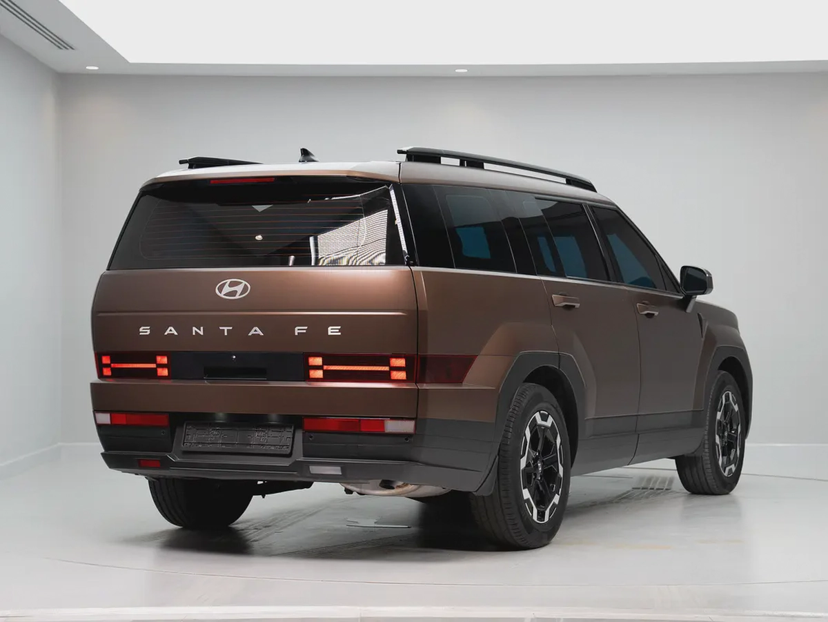 2025 Hyundai Santa Fe SE | GCC Specs | Low Mileage-6-6