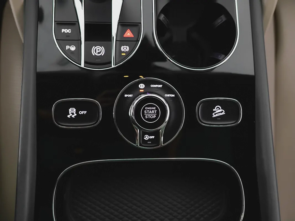11,783 AED / 60 months | 0% DP | 2022 Bentley Bentayga V8 / Bentley Warranty and Service