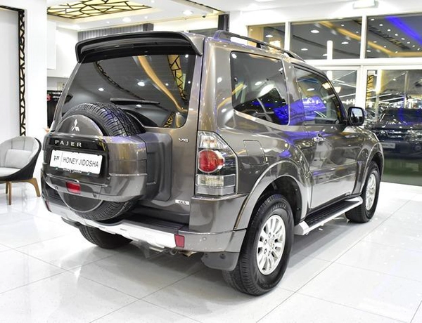 Mitsubishi Pajero GLS 3 Doors ( 2014 Model ) in Brown Color GCC Specs