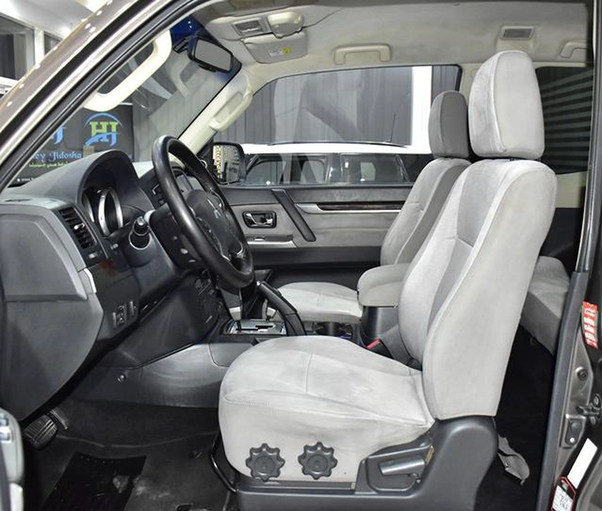 Mitsubishi Pajero GLS 3 Doors ( 2014 Model ) in Brown Color GCC Specs-1-1